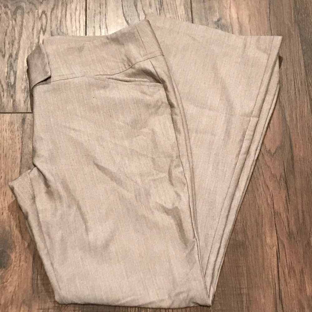 Vanity khaki beige trousers 9/31L need button